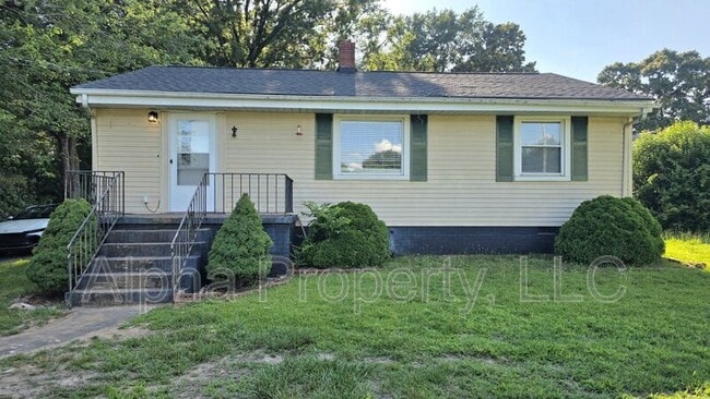Building Photo - 213 Donnan Rd