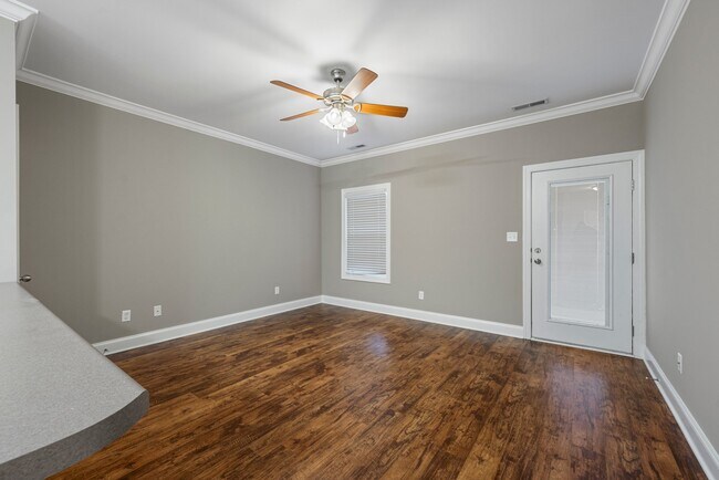 Mount Victor Olde Towne Luxury Apartments