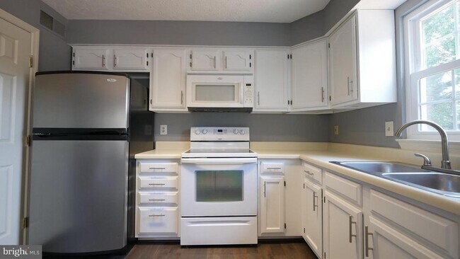 Photo - 15 Beacon Hill Way