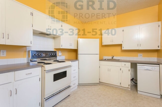 Photo - Charming 2 Bedroom Apartment Available in Milwaukie - Private Fenced-In Yard! Unidad 01