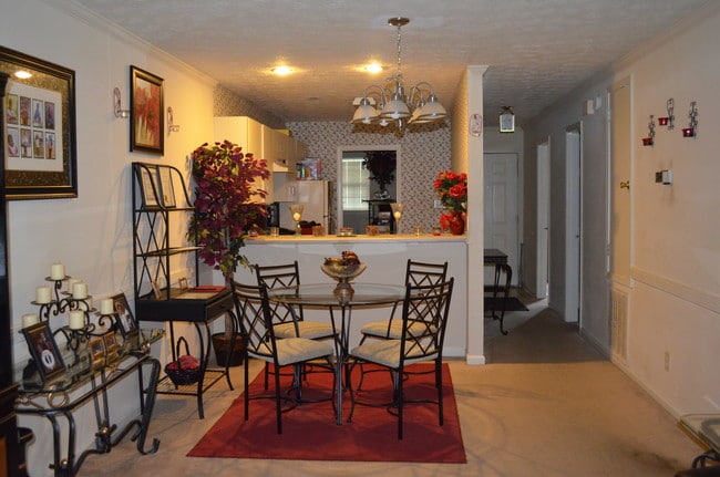 Photo - Shady Oaks Apartments