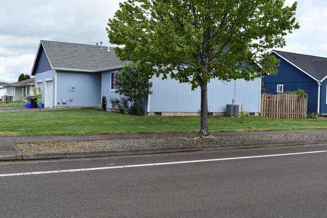 Photo - 469 Hummingbird St SE Unit 1