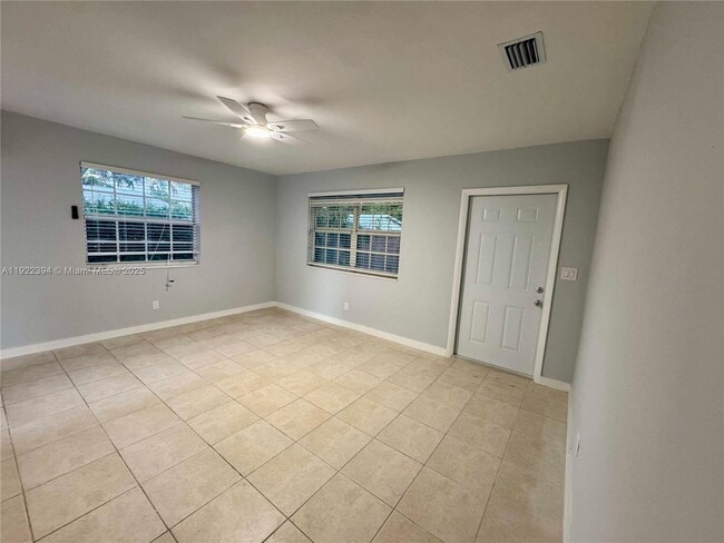 Photo - 1529 SW 22nd St Unit 2