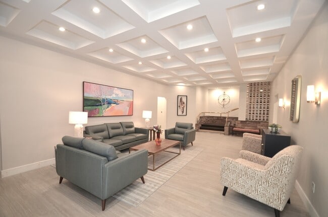 Building Photo - 3900 Park Ave