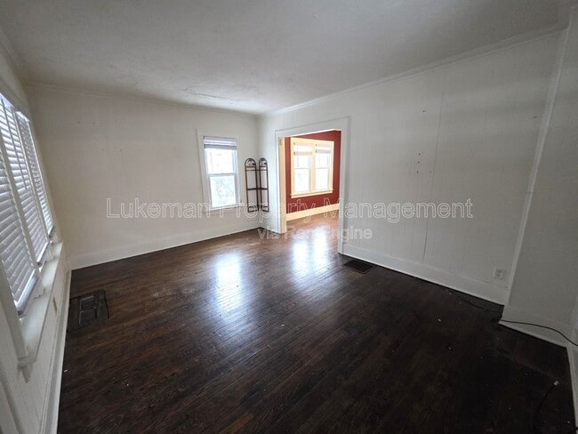 Photo - 1916 James St