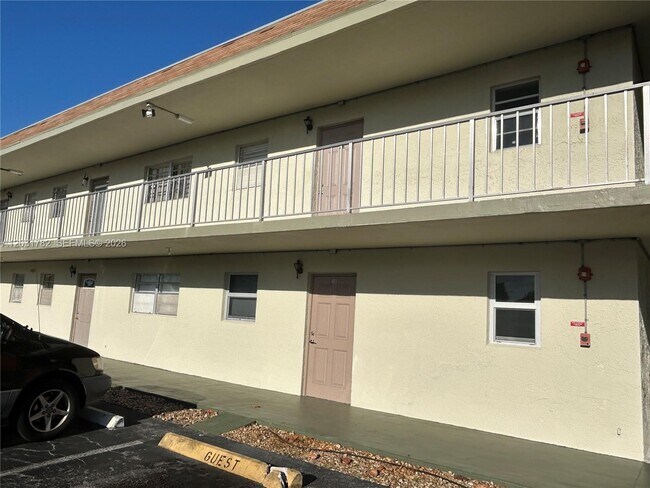 Photo - 609 S State Rd 7 Unidad 1E