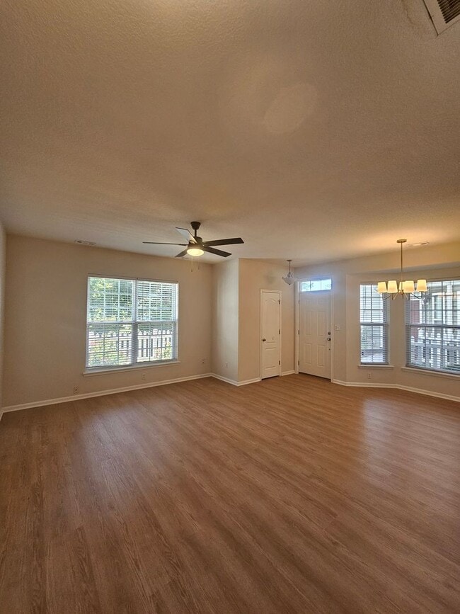 Photo - 604 Teton Cir