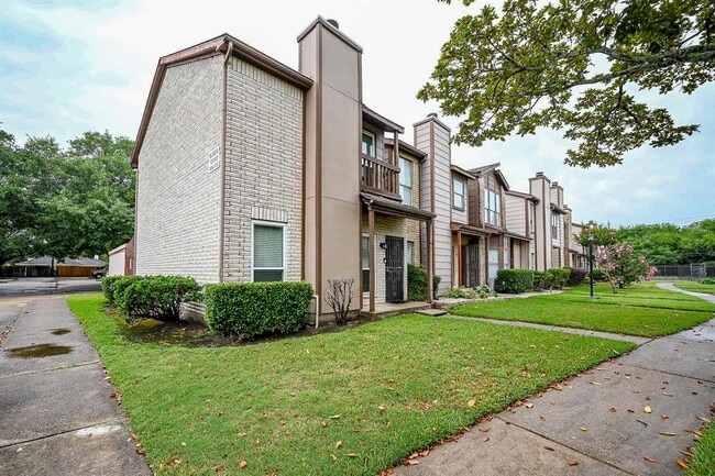 Photo - 12300 Brookglade Cir Unidad 110 Rental