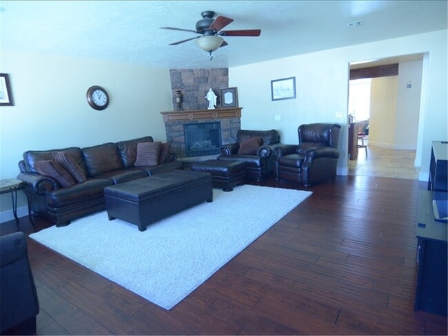 Photo - MUST SEE! Beautiful 4 Bedroom/3 Bathroom Home--Near BYU and Peaks Ice Arena