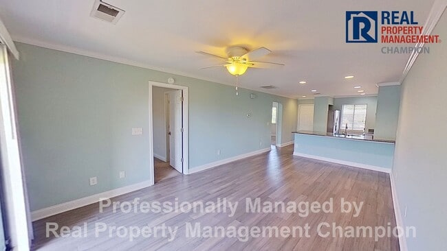 Photo - Beautiful Upper-Level Condo with Convenient Mid-Town Location