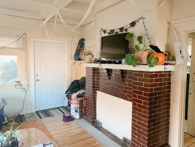 Photo - PRELEASING: Bay view 4 Bdrm/1.5 bath on High St!