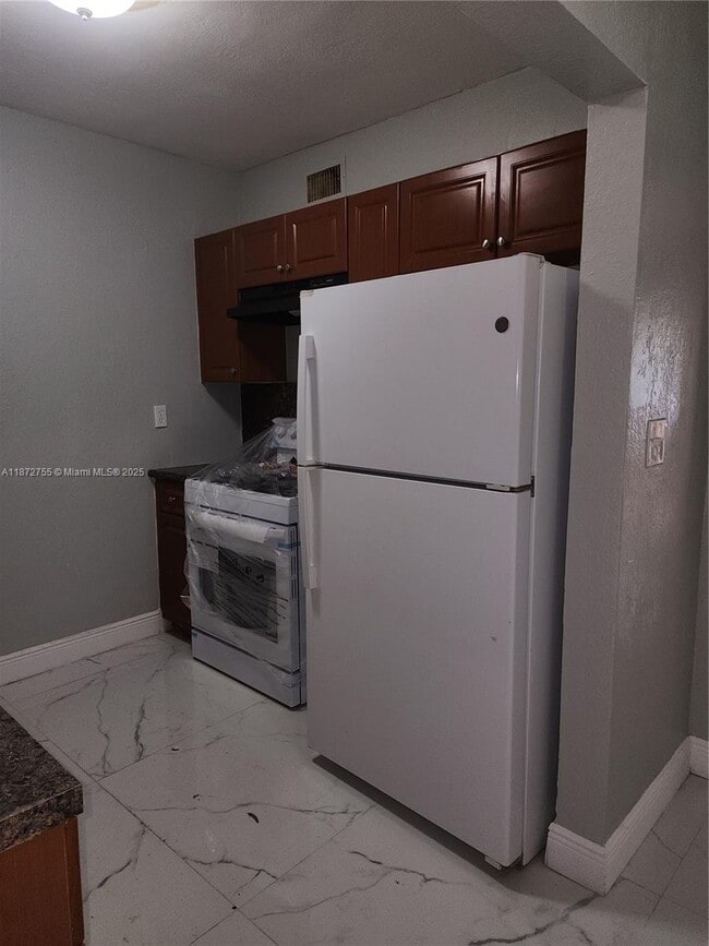 Photo - 731 NE 141st St