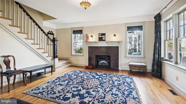 Photo - 136 N Irving St