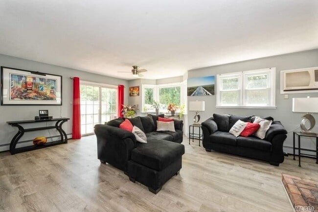 Photo - 341 Pin Oak Ln