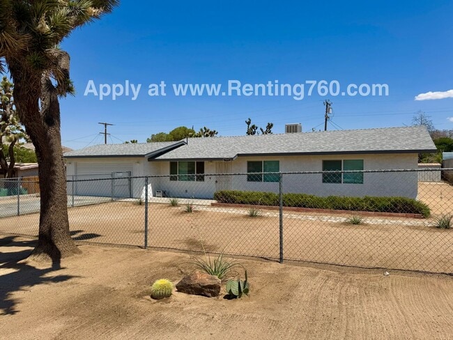 Building Photo - Updated 3 Bed 2 Bath Home Centrally Located!!