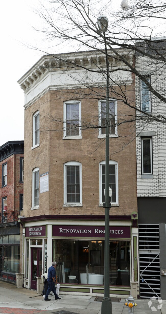 Primary Photo - 18 W Broad St Apartments