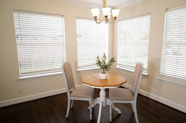 Building Photo - 11822 Hillbrook Dr