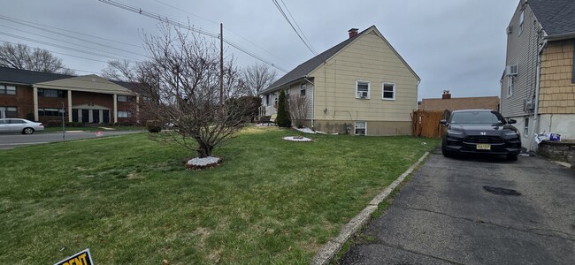 Photo - 35 Universal Ave