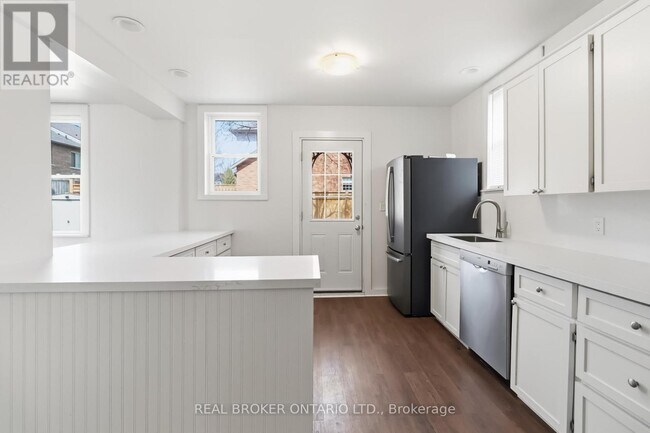 Photo - 295 Plains Rd W