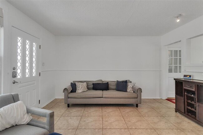 Photo - 1302 Ludlow Terrace
