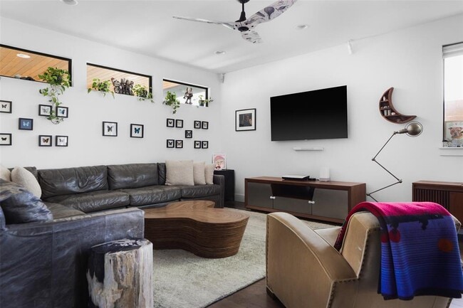 Building Photo - 4420 Mt Vernon Dr Unit A