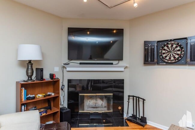 Photo - 2 bedroom in Chicago IL 60657 Unit B