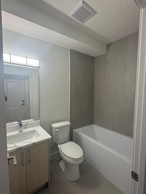 Photo - One Bed One Bath Basement Unit Unité B