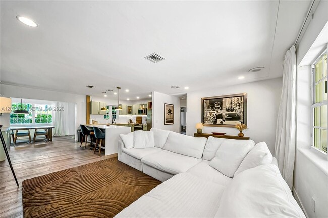 Photo - 10627 NE 11th Ave