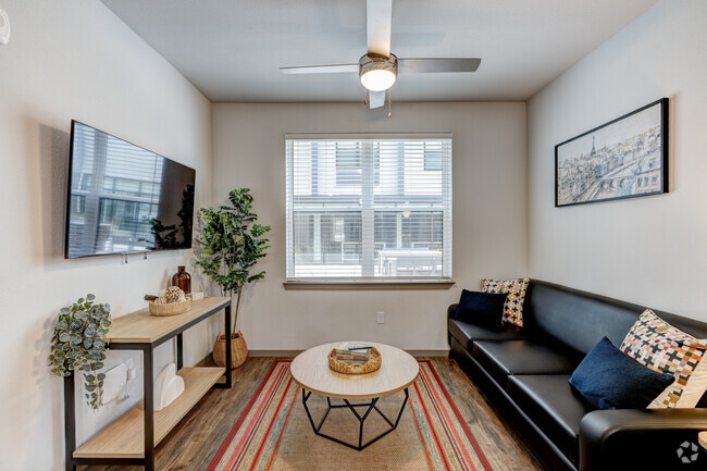 2BR, 2BA - 765SF - Living Room - Global College Station