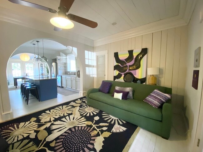 Photo - Looking for a lovely home that is fully furnished!