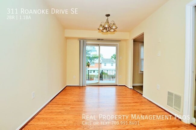 Photo - 311 Roanoke Dr SE