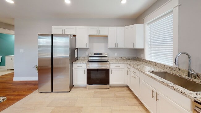 Building Photo - $1499 per Bedroom | 6BR/6BA Off Campus Hou... Rental