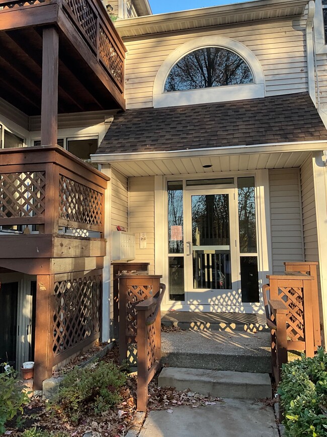 Building Photo - 1300 Cedarwood Dr Unit C2