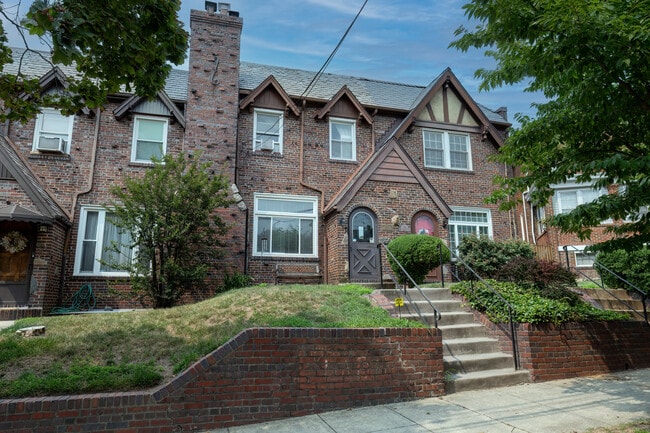 Photo - 317 Ingraham St NW