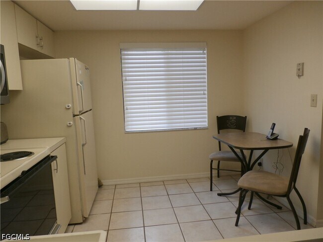 Photo - 11300 Caravel Cir Unit 210