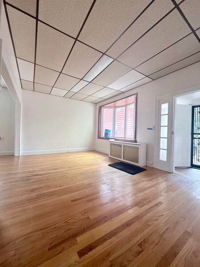 Photo - 94 Laidlaw Ave