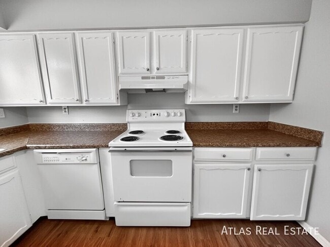 Building Photo - 2116 Friendship Pl Unit 4