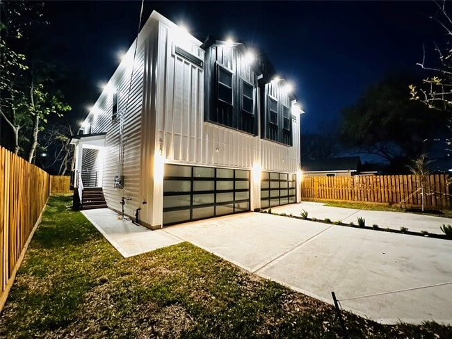 Building Photo - 610 E 41st St Rental