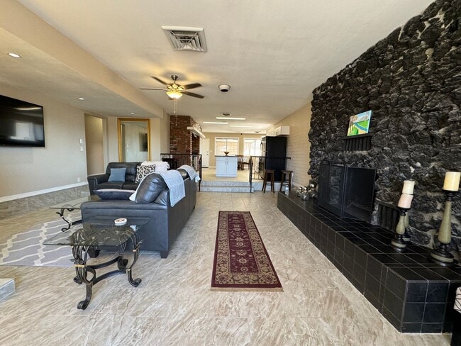 Photo - 3 Bedroom Furnished Home with UTILITIES INCLUDED with Courtyard Near the Colorado River 3-12 mont...