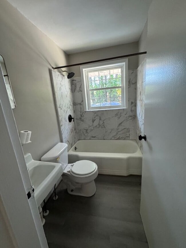 Photo - 714 Pou St