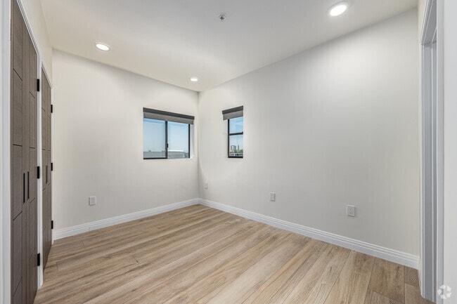 2BR, 2BA - 875SF - Primary Bedroom