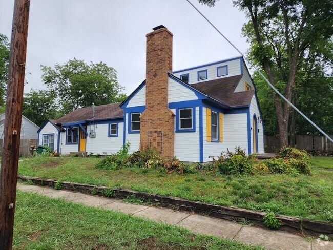 Building Photo - 310 Amarillo St Rental