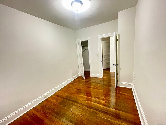 Photo - 517 Brooks St