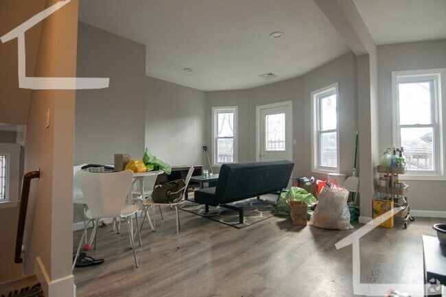 Building Photo - 9/1 Large two-level 5BR/2BA near MBTA, BU ... Rental