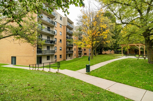 Photo - Castlegrove Apartments