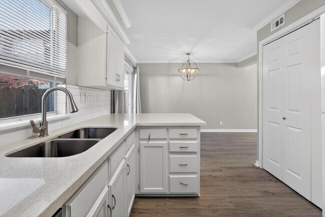 Building Photo - 1221 Cedar Post Ln Unit 3B