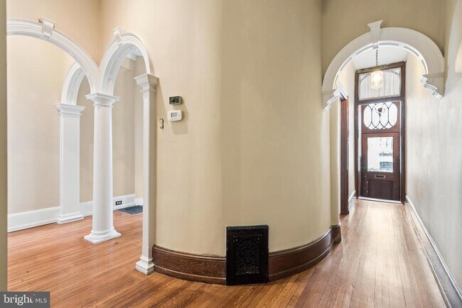 Photo - 2218 Locust St