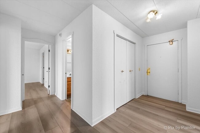 Photo - 1 Renaissance Pl