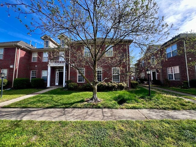 Building Photo - Spacious Home with Open Floor Plan and Community Parks in Golf Course Neighborhood