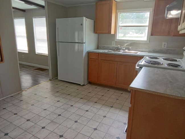 Photo - 2400 Oaklawn Blvd